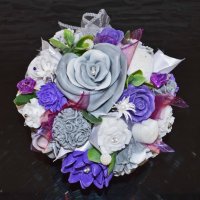 Mydlová Kytica v keramickom kvetináči - fialová, sivá, biela