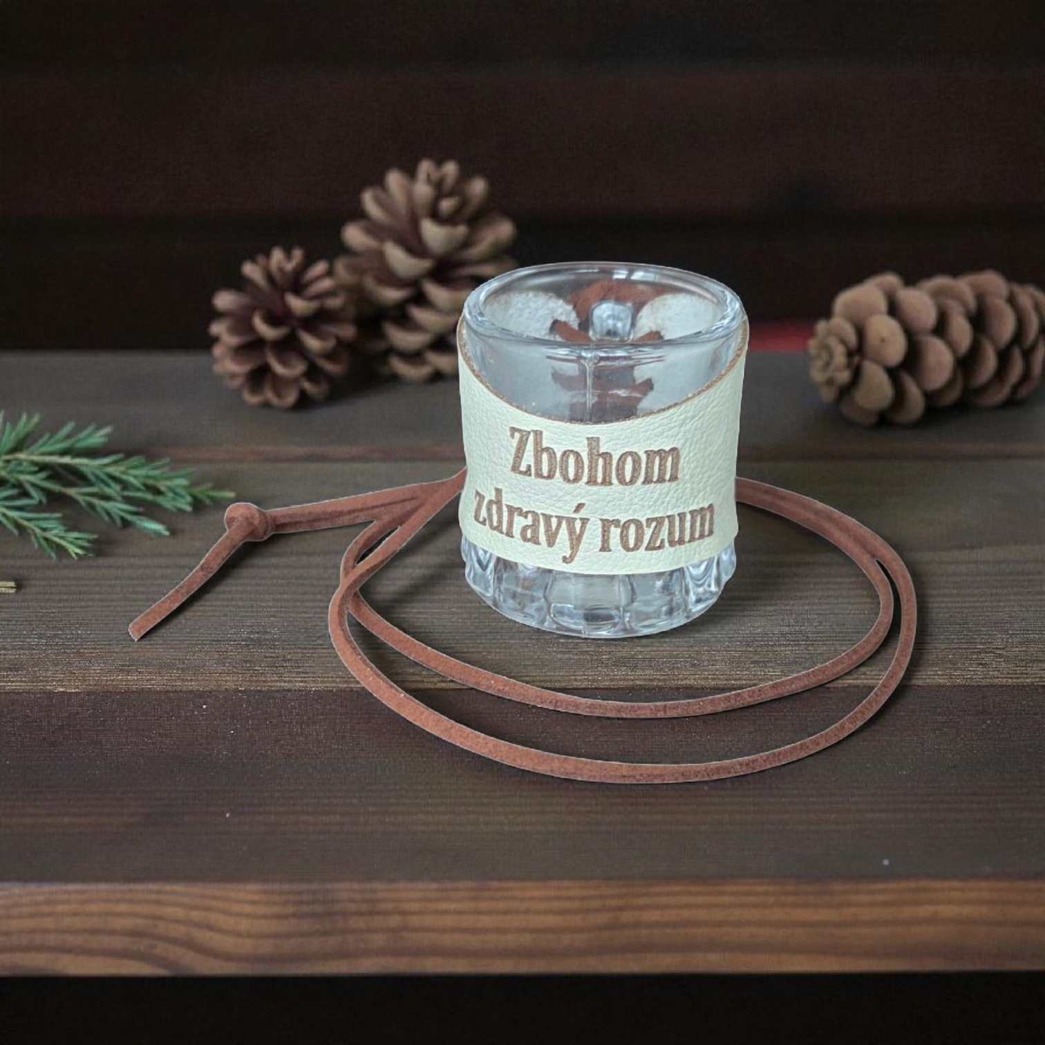 Sklenený štamperlík s koženým obalom – Zbohom zdravý rozum