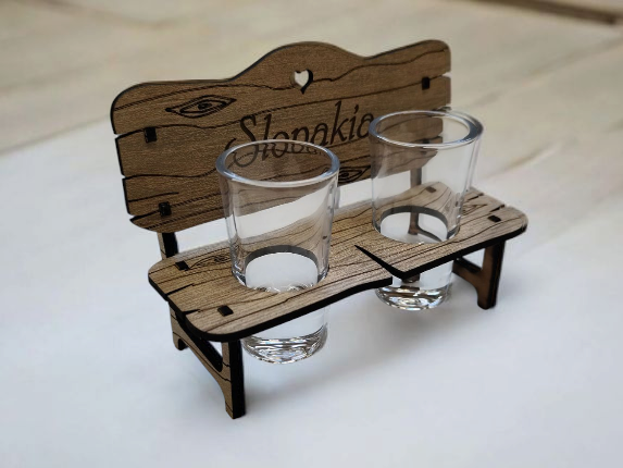 Drevená lavička so štamprlíkmi - Slovakia