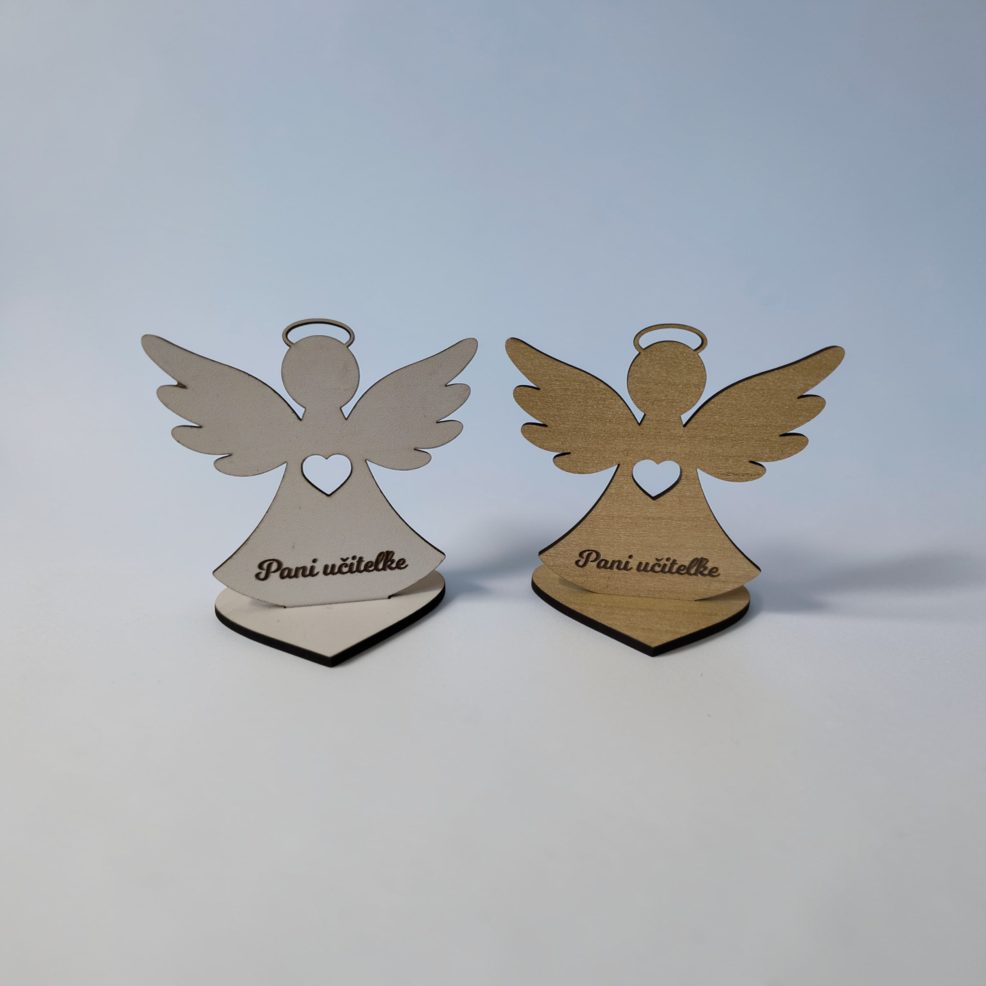 Drevený anjel – pre pani učiteľku