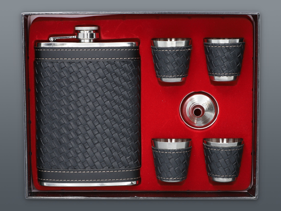 Súprava ploskačka 270 ml a 4 ks štamperlíkov 35 ml