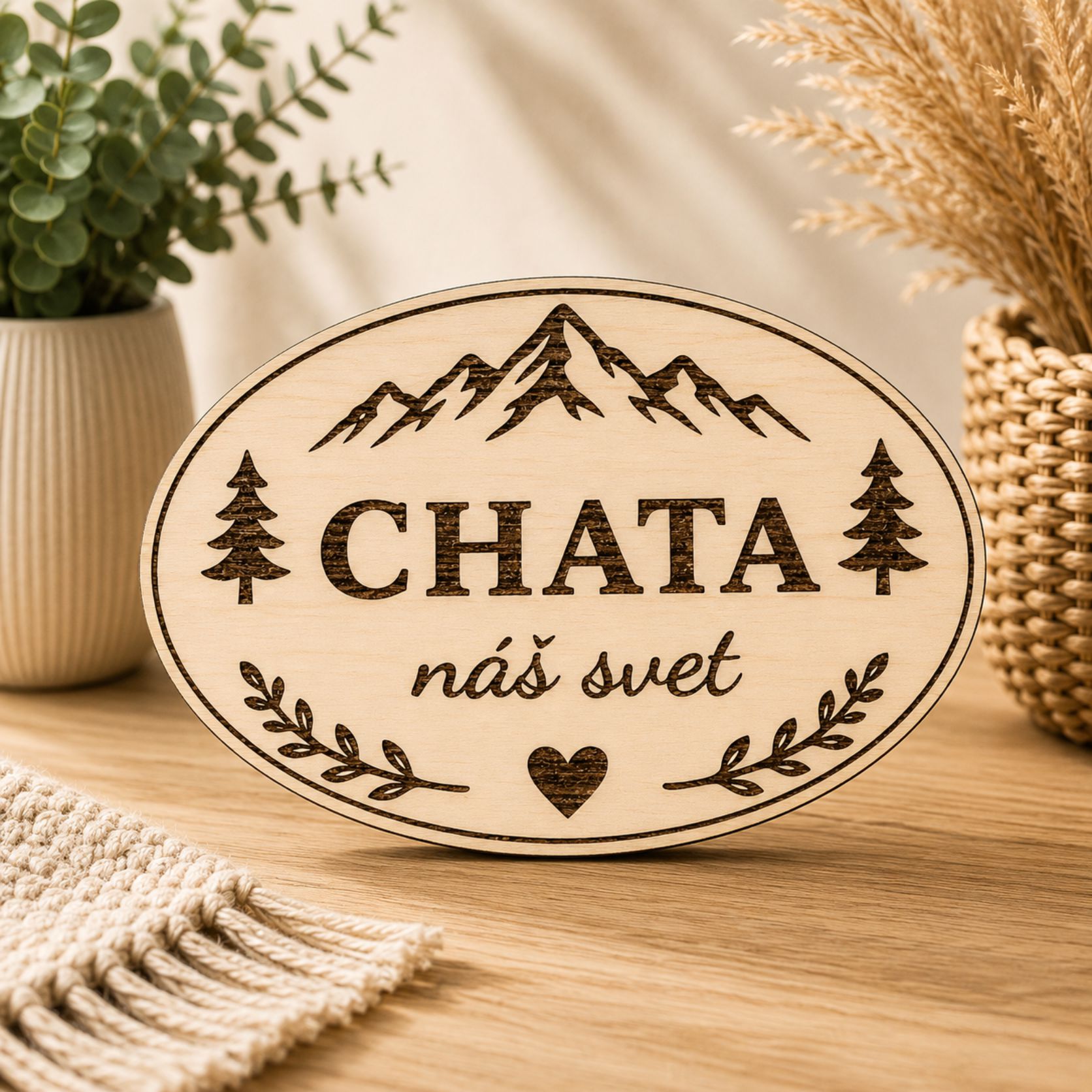 Drevená tabuľka na chatu - Chata náš svet - oválna dekorácia