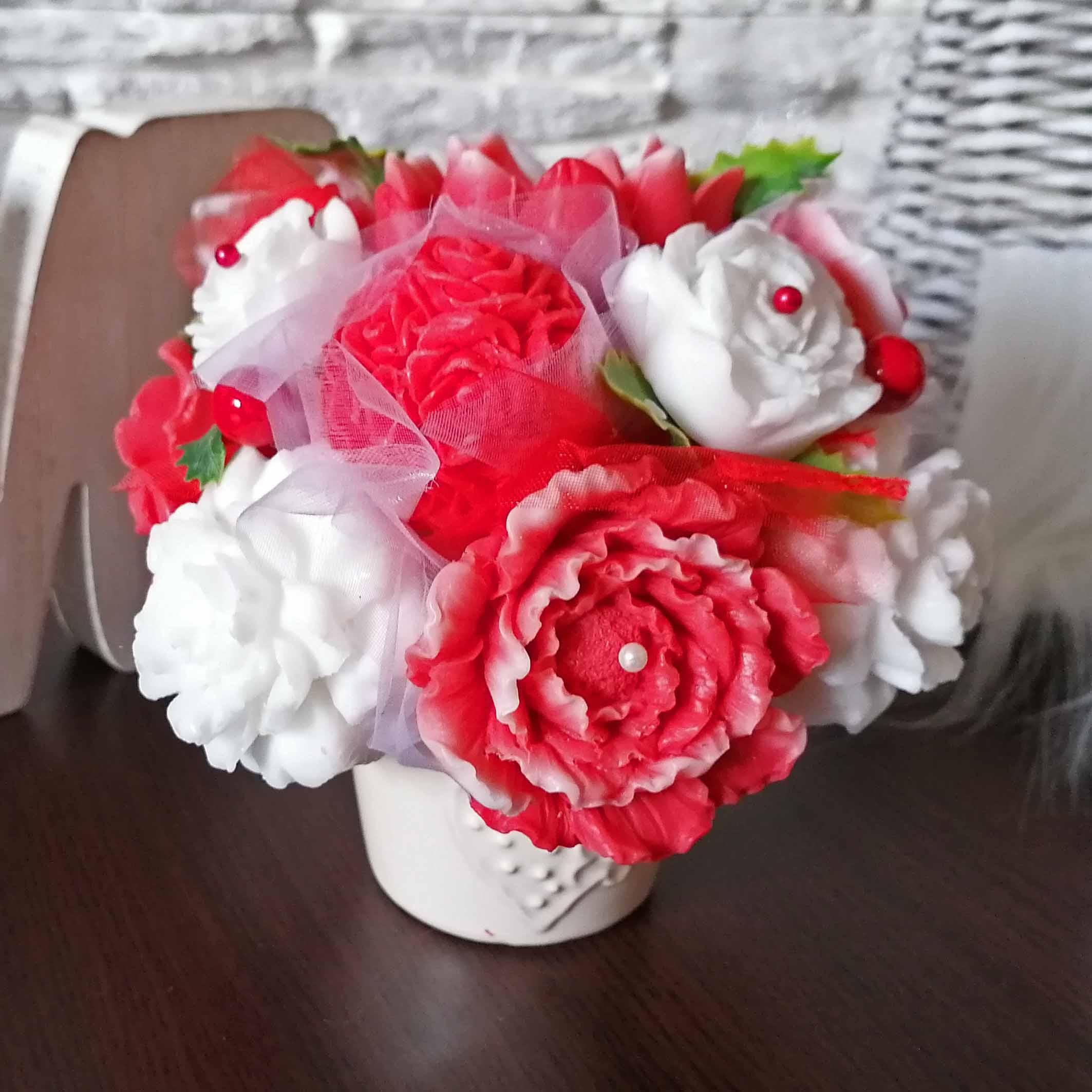 Mydlová kytica S - Červená, biela