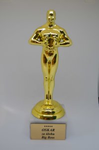 Soška Oscar - za úlohu Big Boss