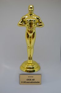 Soška Oscar - k 60. narodeninám