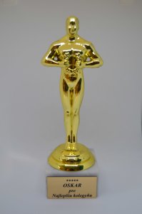 Soška Oscar - pre Najlepšiu kolegyňu