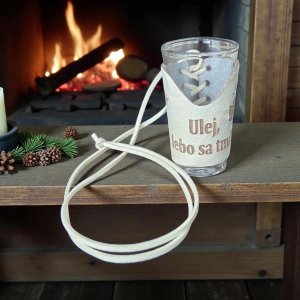 Sklenený štamperlík s koženým obalom – Ulej, lebo sa tmí!