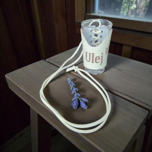 Sklenený štamperlík s koženým obalom – Ulej!