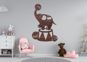 Drevený obrázok do detskej izby – Sloník s loptou