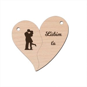 Personalizovateľný drevený prívesok pre pár – rozdelené srdce Ľúbim ťa