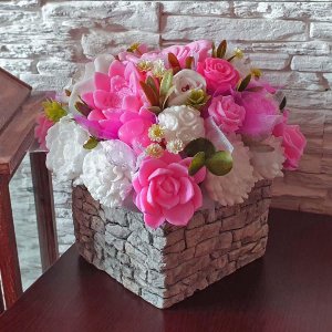Mydlová kytica - Ružová v štvorcovom kvetináči