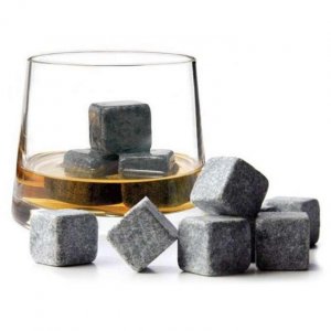 Chladiace kamenné kocky do nápojov