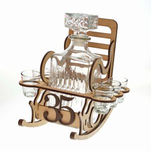 Drevené kreslo s fľaškou k 35. narodeninám