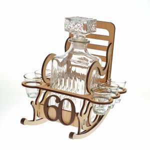 Drevené kreslo s fľaškou k 60. narodeninám