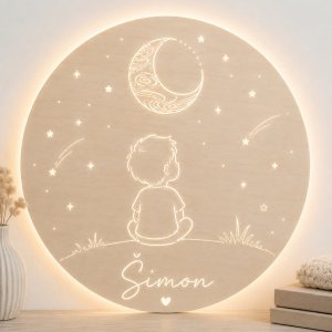 Drevená LED lampa na stenu - Chlapec pod mesiacom s menom