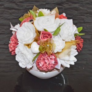 Mydlová Kytica v keramickom kvetináči - bordová, biela