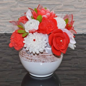Mydlová Kytica v keramickom kvetináči - červená, biela