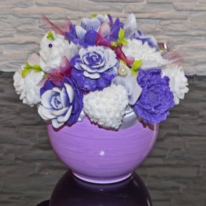 Mydlová Kytica v keramickom kvetináči - fialová, biela