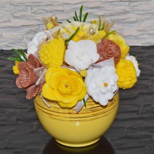Mydlová Kytica v keramickom kvetináči - žltá, hnedá, biela