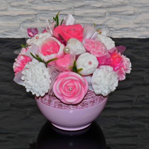 Mydlová Kytica v keramickom kvetináči - ružová, biela