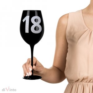 Obrovský pohár na víno k 18. narodeninám