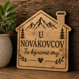 Personalizovaná drevená tabuľka domček XL - U Novákovcov tu bývame my