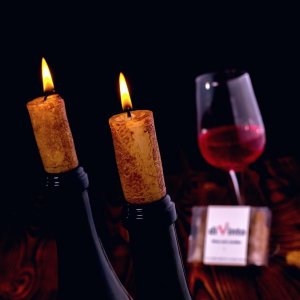Sviečky v tvare korku od vína