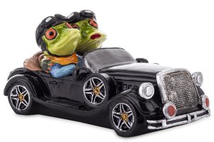 Keramické žabky – romantický pár v aute