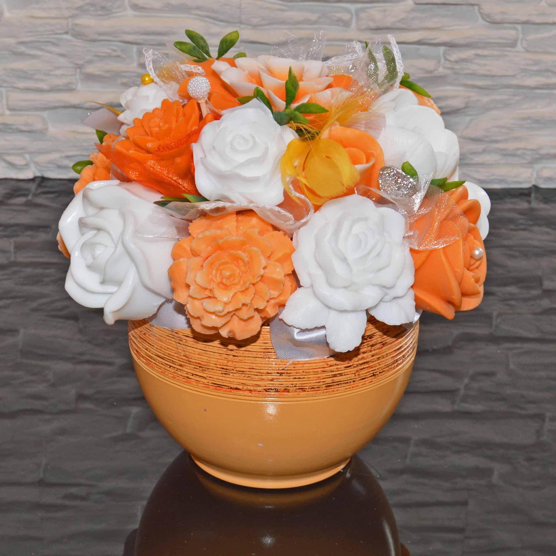 Mydlová Kytica v keramickom kvetináči - oranžová, biela