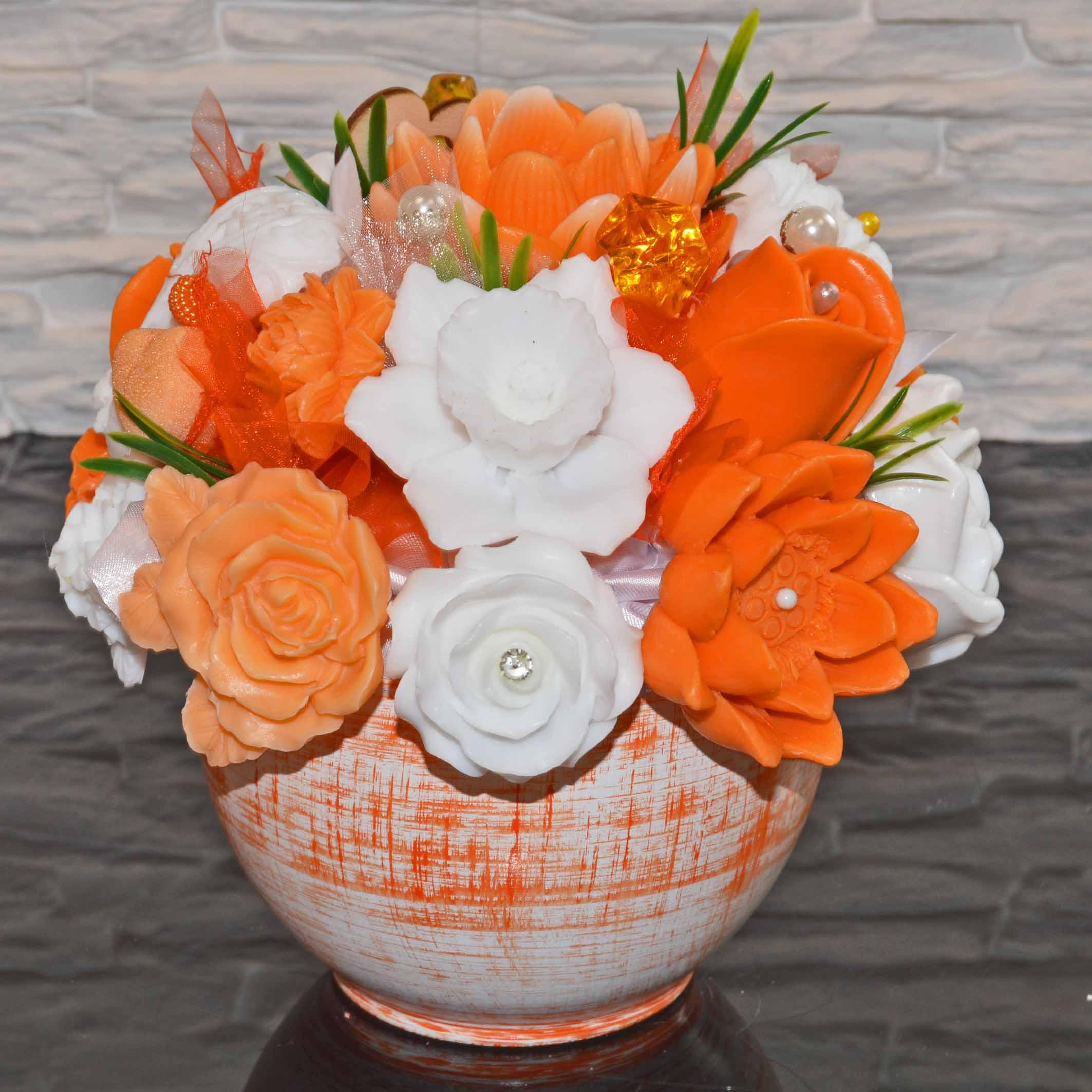 Mydlová Kytica v keramickom kvetináči - oranžová, biela