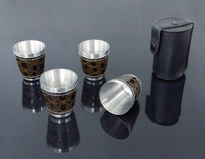 Štamperlíky DESIGN nerezové 4ks 30 ml v koži