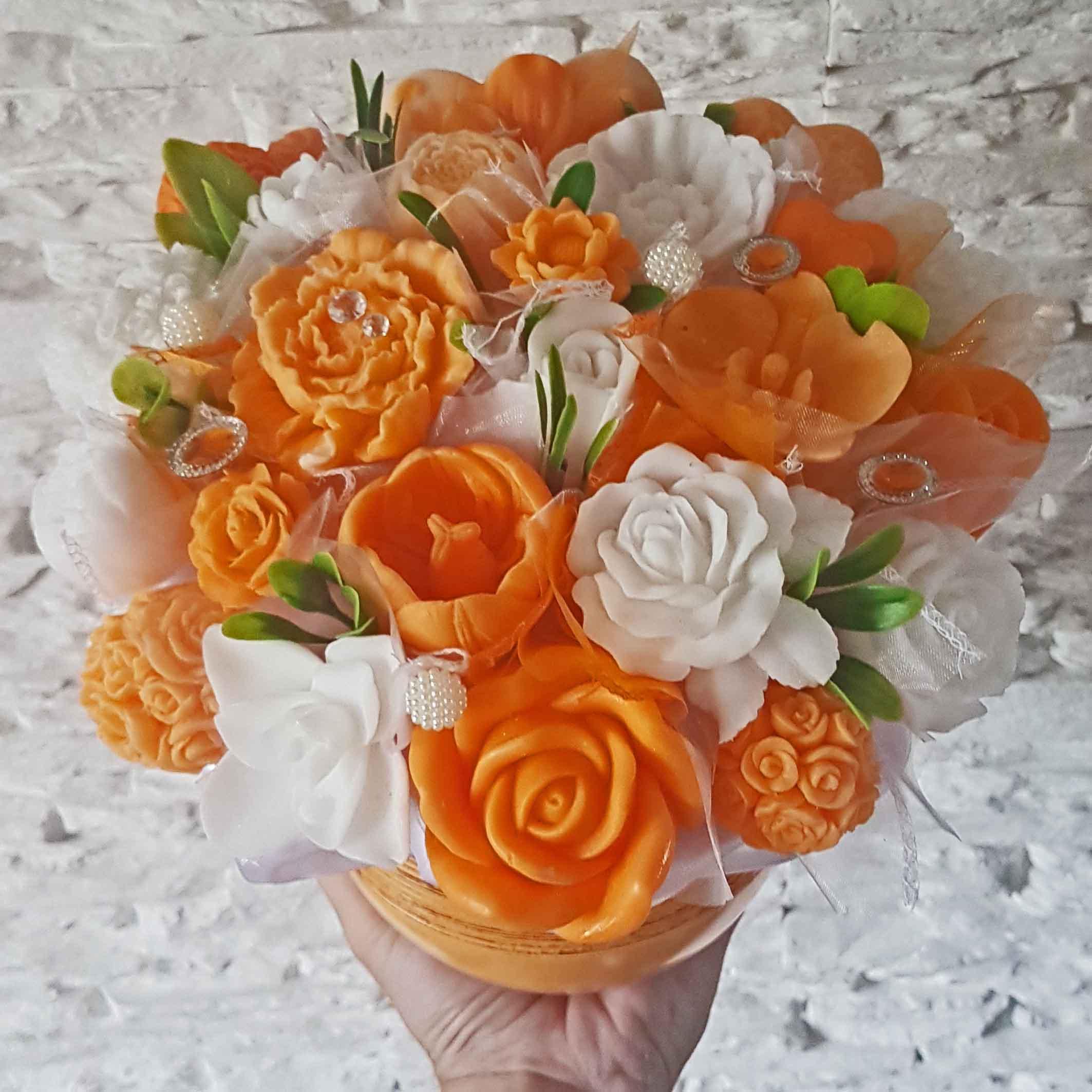 Originálna mydlová kytica - Oranžová, biela