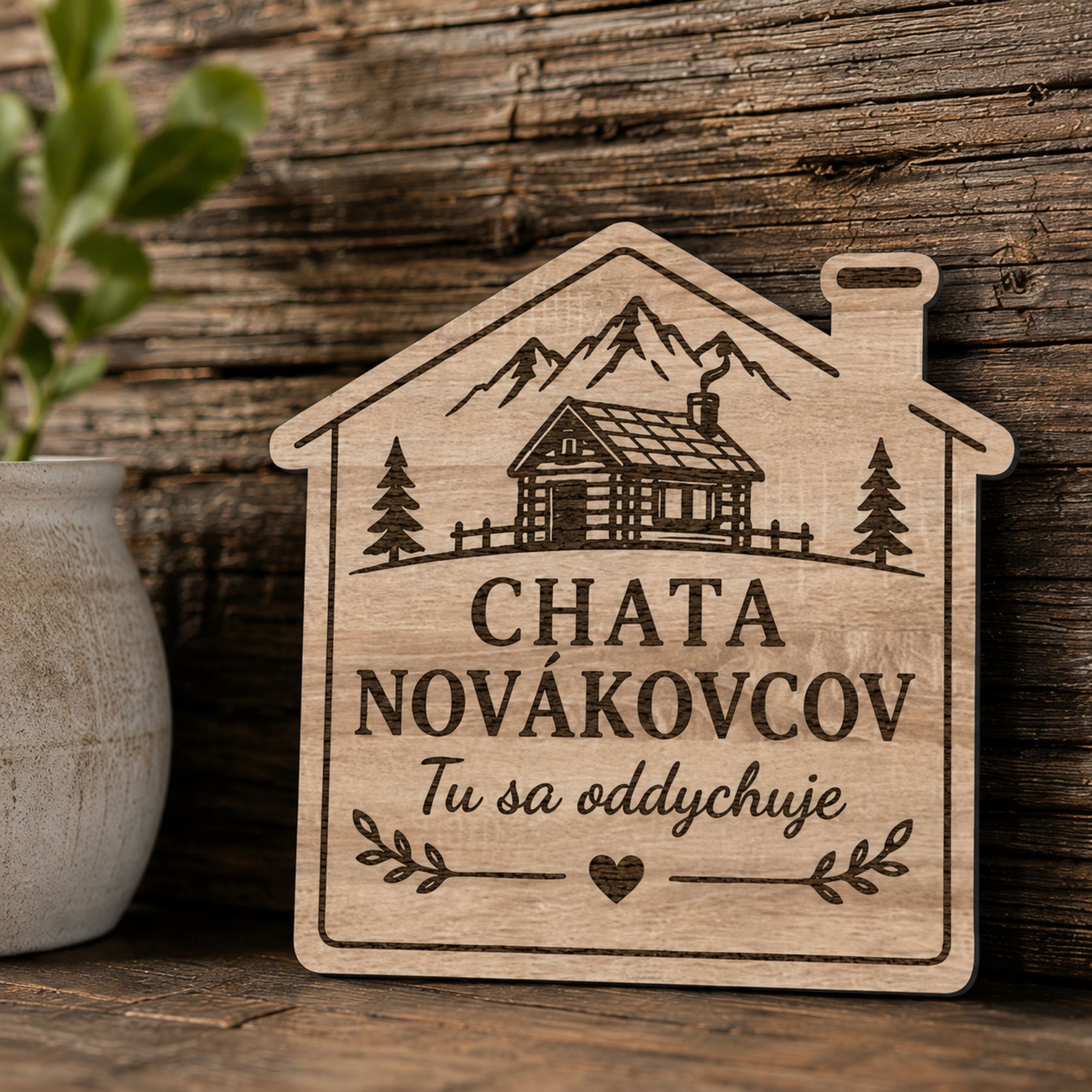 Personalizovaná drevená tabuľka domček XL - Chata Novákovcov