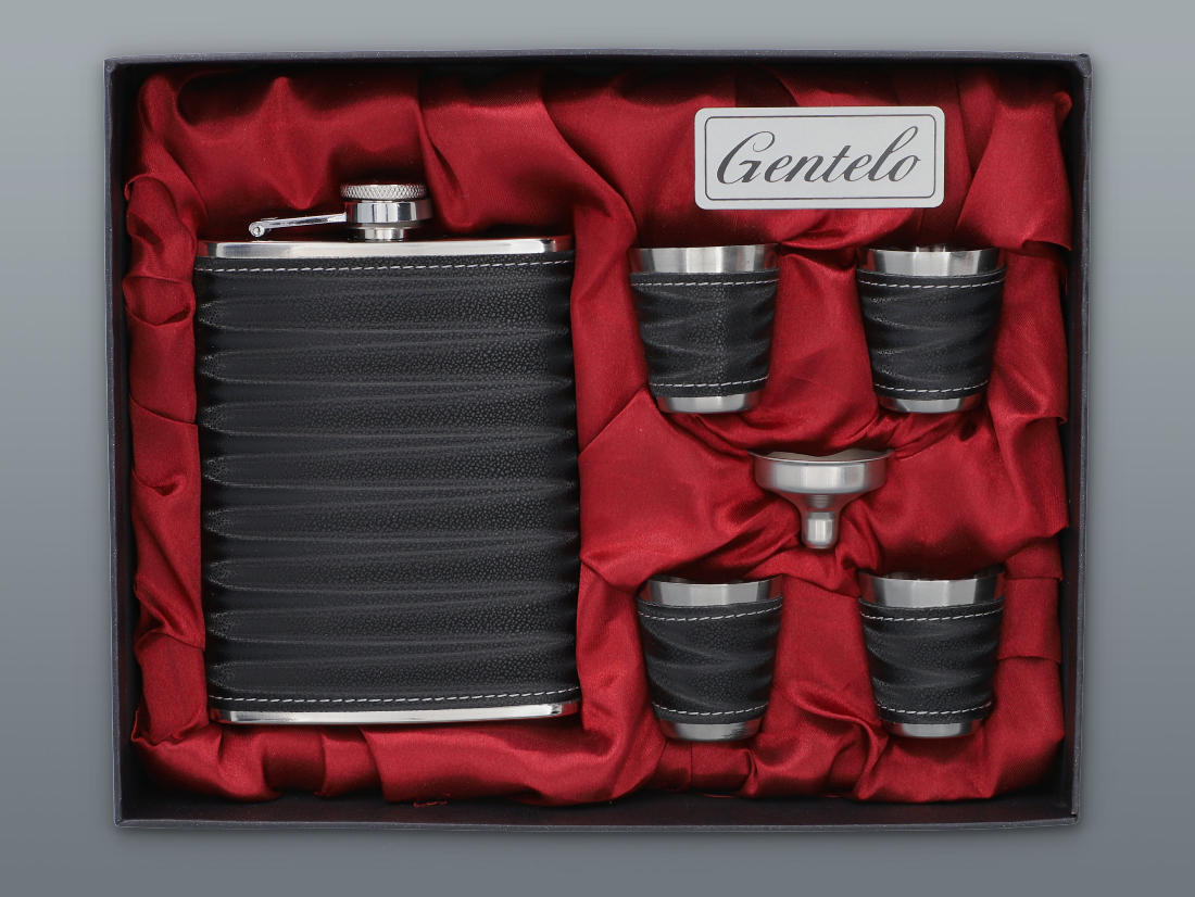 Ploskačka s 4 pohárikmi a lejkom