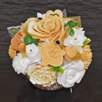 Mydlová Kytica v keramickom kvetináči - zlatá, biela