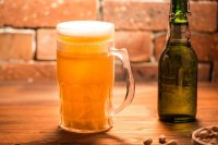 Ľadový pivový pohár CHILLER XXL - 650ml zlatý + otvarak