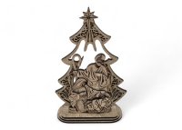 Drevený betlehem – Svätá rodina pod vianočným stromčekom