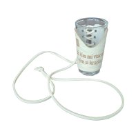 Sklenený štamperlík s koženým obalom – Starká, čím viac ulievaš, tým si krajšia