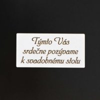Drevená pozvánka k svadobnému stolu