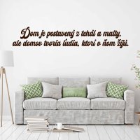 Drevený nápis na stenu - Domov tvoria ľudia, ktorí v ňom žijú.