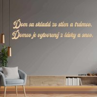 Drevený nápis na stenu - Domov je vytvorený z lásky a snov.