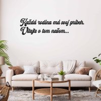 Drevený nápis na stenu - Každá rodina má svoj príbeh.