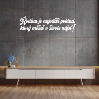 Drevený nápis na stenu - Rodina je najväčší poklad, ktorý...
