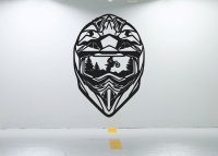 Drevený obraz na stenu – Motorkárska prilba s krajinou