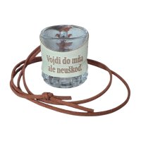 klenený štamperlík s koženým obalom – Pálenôčka si ma zradila, na zem si ma zhodila