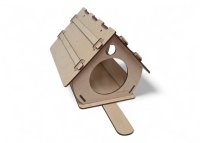 Drevená búdka pre vtáky s otvorom