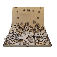 Drevené vianočné ozdoby v darčekovej krabičke – Veselé Vianoce (18 ks)