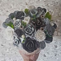 Originálna mydlová kytica - Sivá , biela