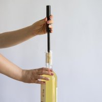 Súprava na víno v obale v tvare fľašky