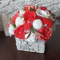Mydlová kytica - Červená v štvorcovom kvetináči
